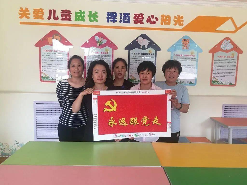 苏菲亚和安伯的休闲装